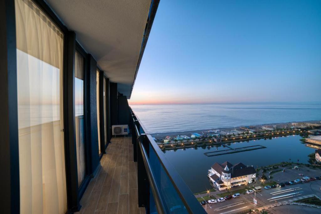 Orbi City Batumi Beach Ngoại thất bức ảnh